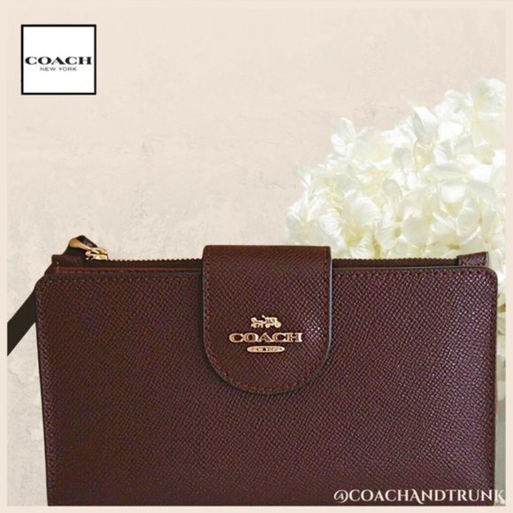 COACH Cross Grain Leather Cranberry Tech Phone Wallet Gold Accents NWT - Picture 1 of 11